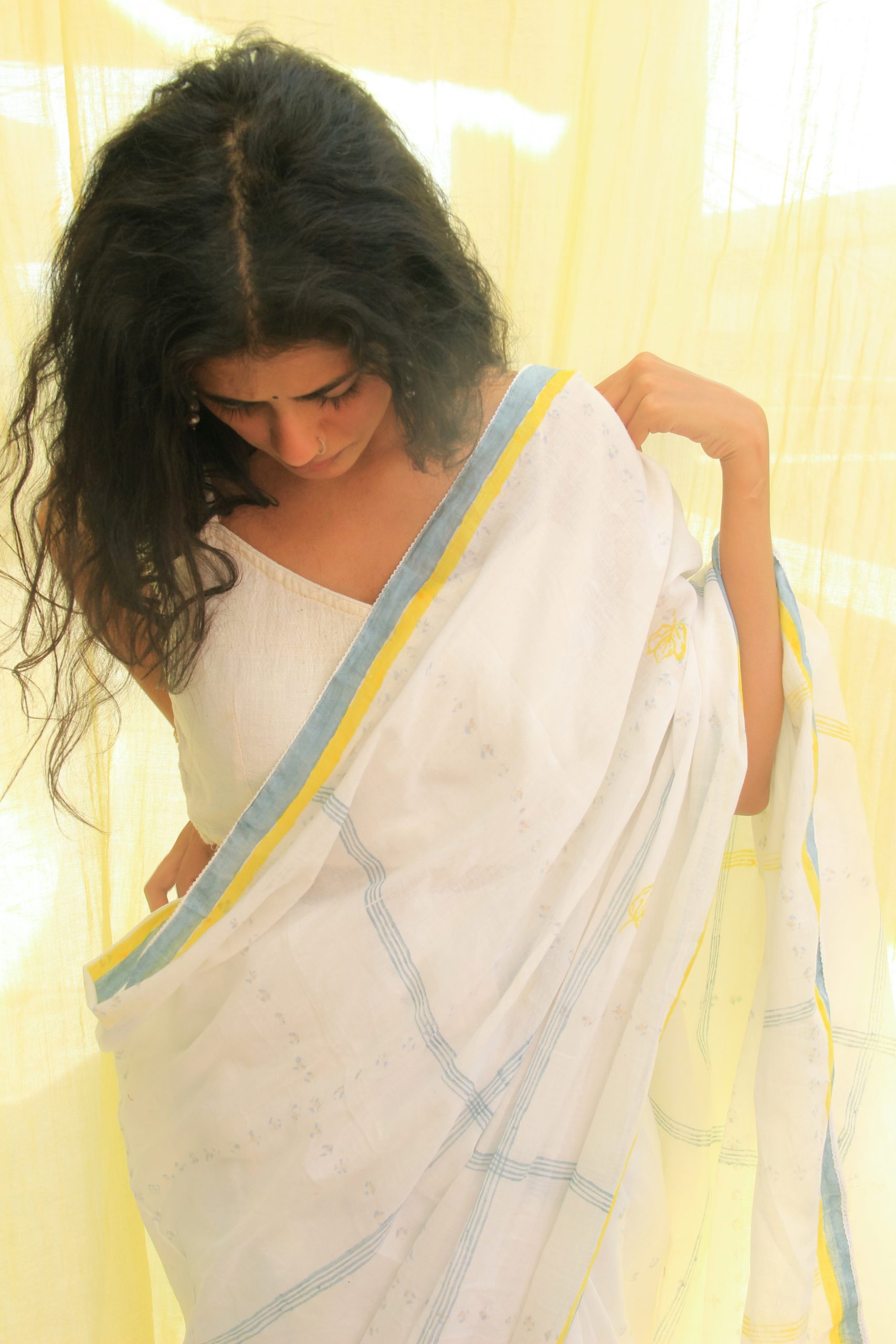 white bandhej saree