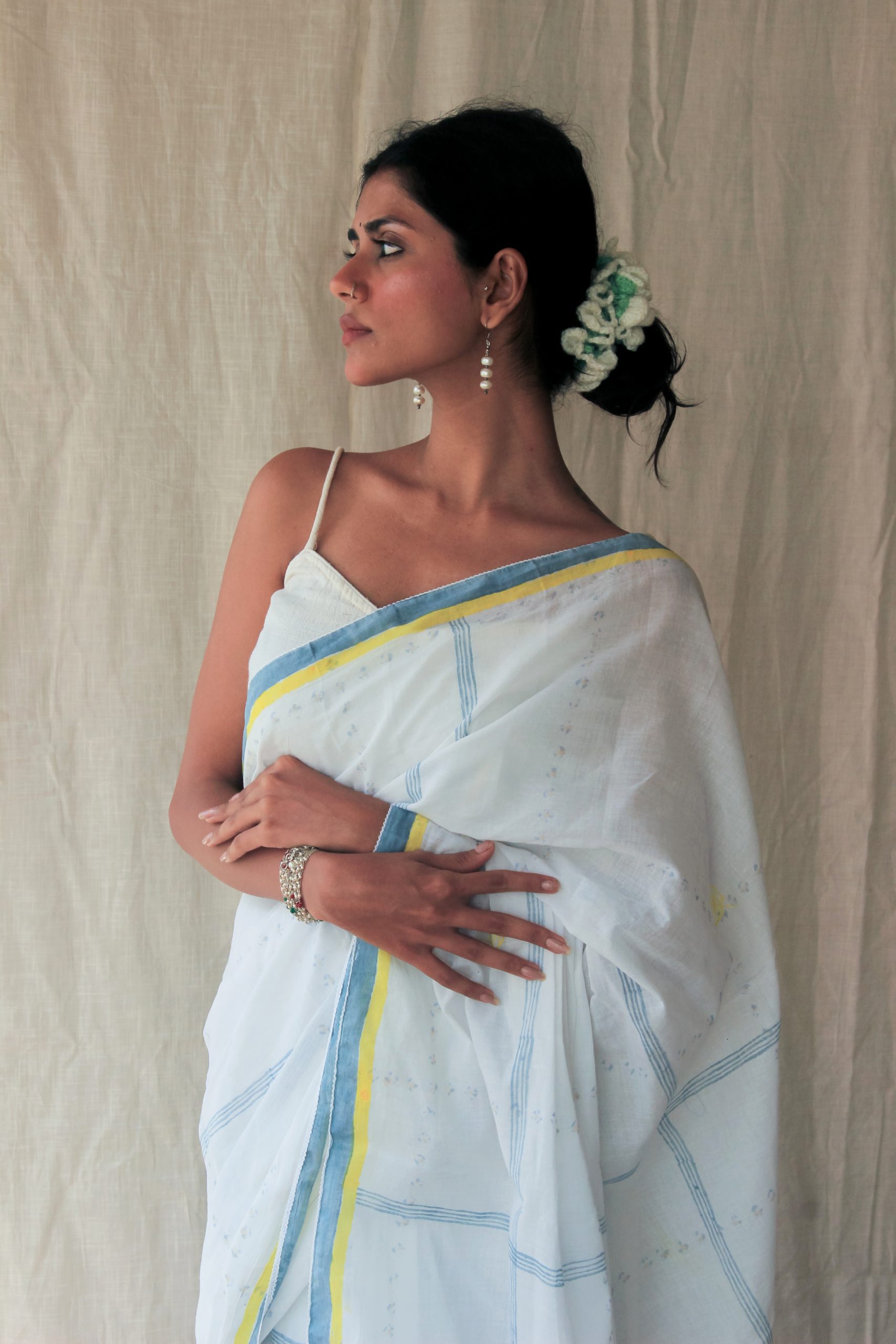 Urmi White Bandhej Saree - Image 4
